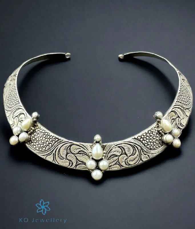 Elegant Crystal Necklace For Day Wear-The Shanaya Silver Antique Hasli Necklace