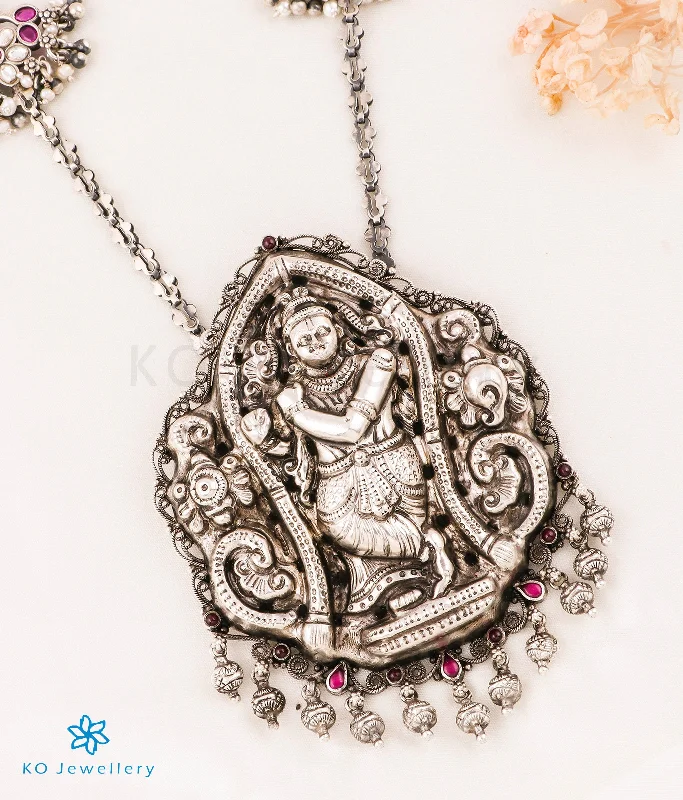 Trendy Pendant Necklace For Casual Look-The Yadhunandana Silver Krishna Nakkasi  Necklace