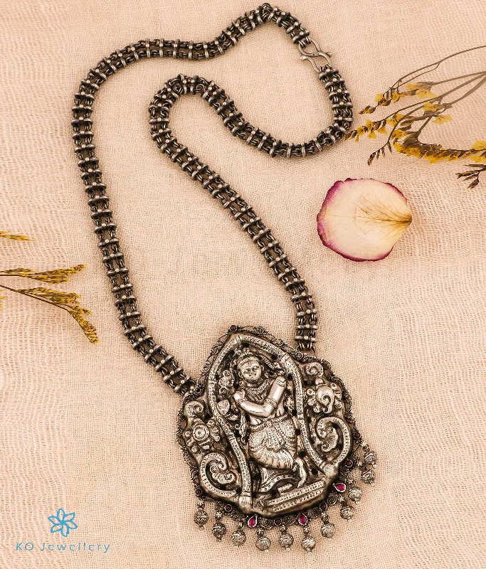 Classic Silver Necklace For Fashion Week-The Yadhunandana Silver Krishna Chain Nakkasi Necklace