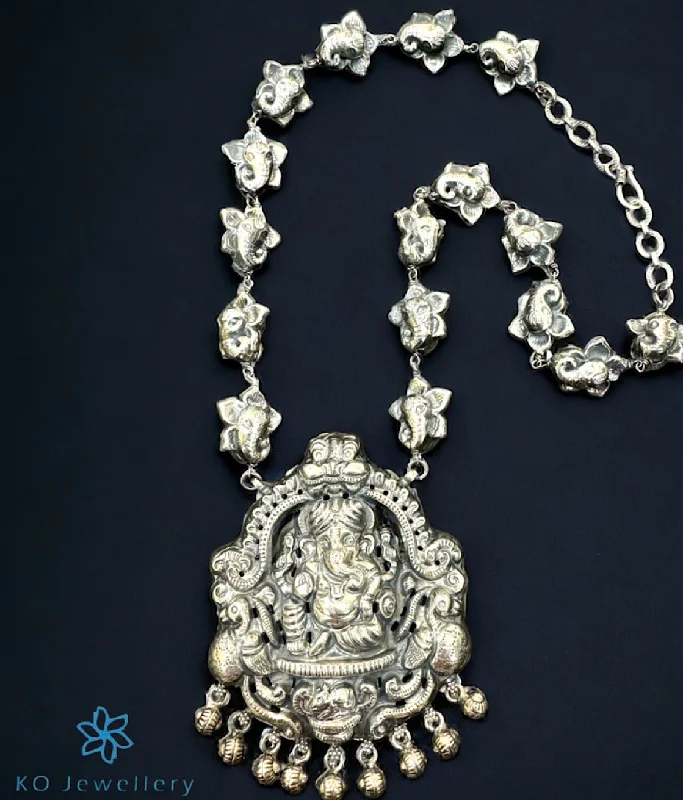 Elegant Long Necklace For Fashionistas-The Viratpati Silver Ganesha  Nakkasi Necklace