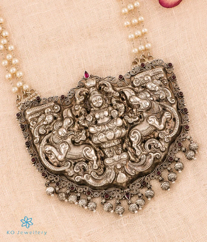 Classic Gemstone Necklace For Wedding Guests-The Mahalakshmi Silver Nakkasi Pearl Necklace