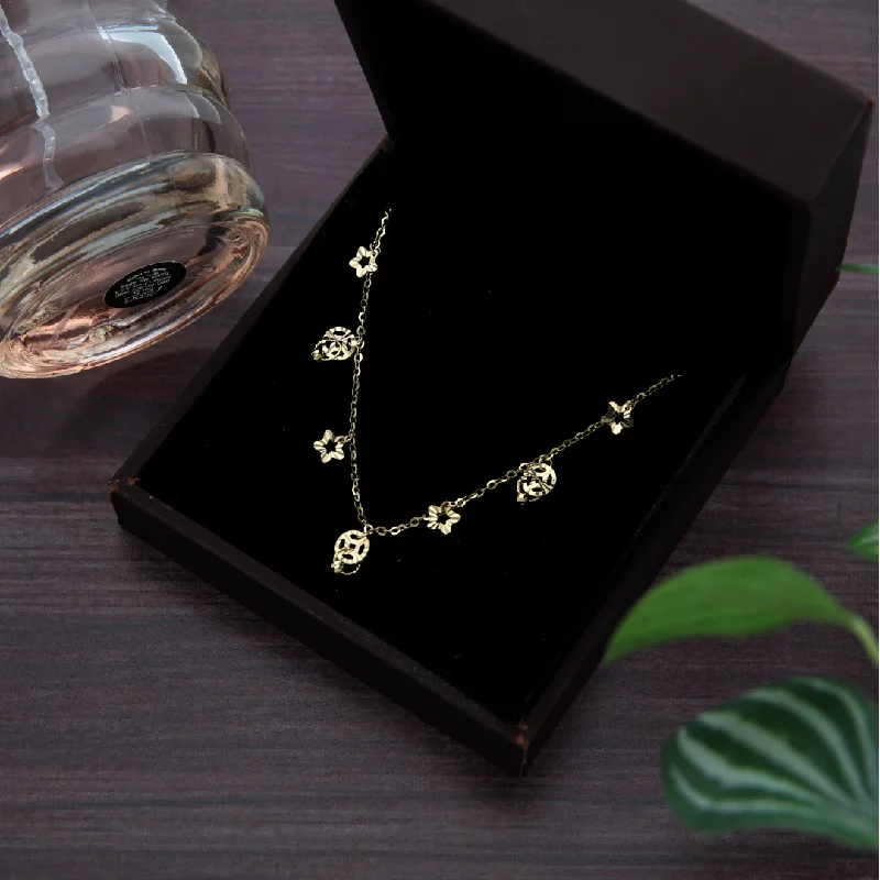 Handcrafted Silver Pendant Necklace For Fashionistas-Gold Classic Star Design and Round Shaped Necklace 18KT - FKJNKL18K9190