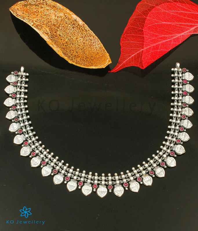 Trendy Pendant Necklace For Casual Look-The Kumuda Silver Necklace (Oxidised)