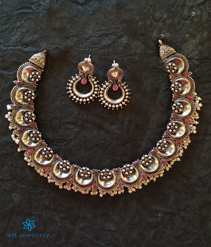 Elegant Beaded Necklace For Casual Wear-The Mahika Silver Kempu Necklace (Red/Oxidised)